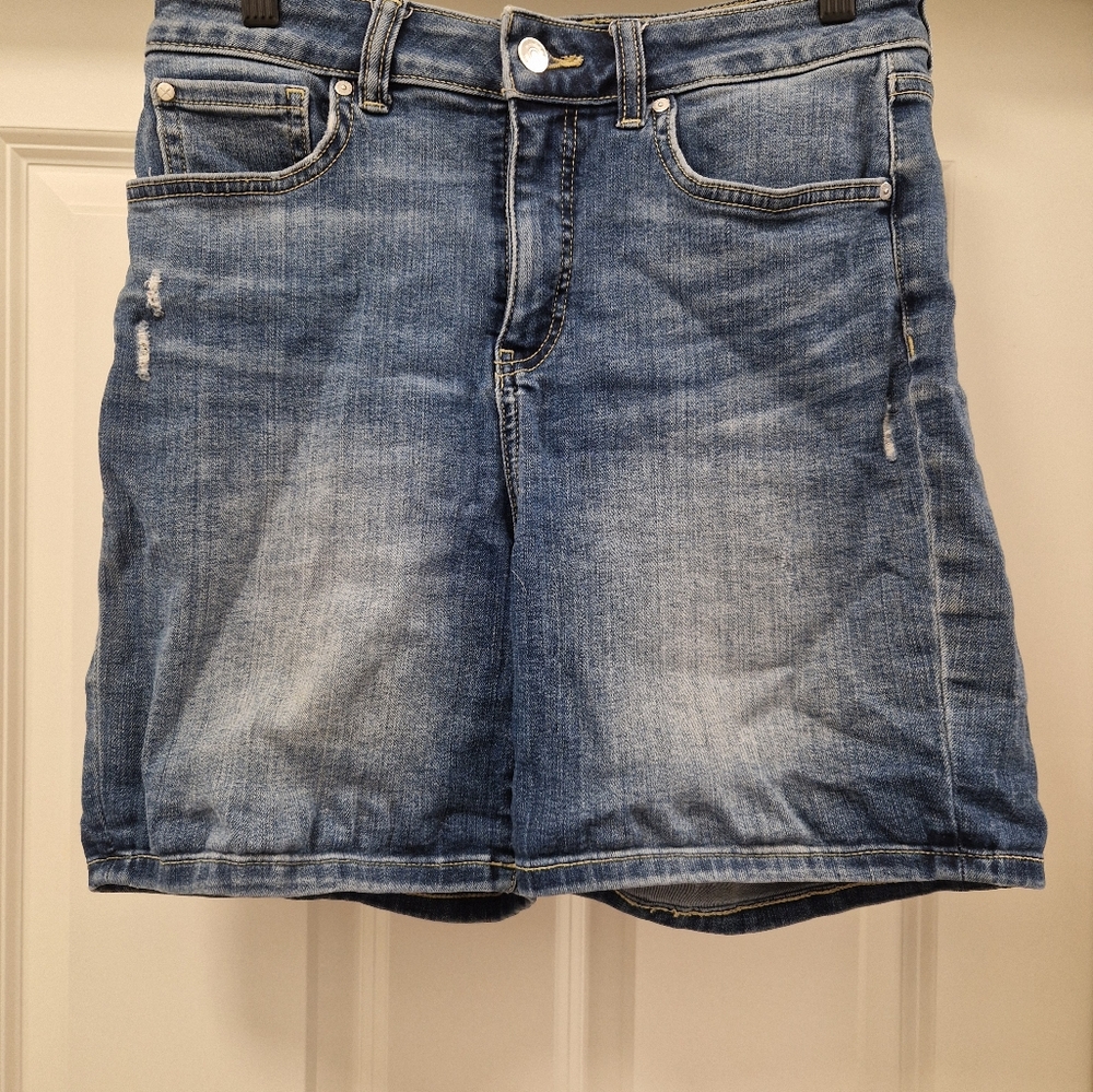 Stretchy shorts, wear straight or rolled up
